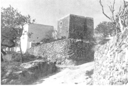 Torre d'es Fornàs. Un dels pocs exemples que queden de forma quadrangular.