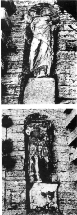 Les escultures i els pedestals originals, abans del seu trasllat al Museu Arqueològic d'Eivissa.