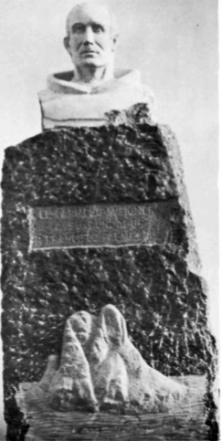 Monument al P. Palau, erigit vora l'església d'es Cubells. Foto d'Amadeu Jové.