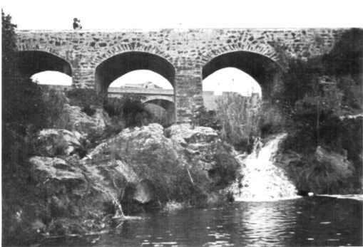 Pont sobre un torrent sec