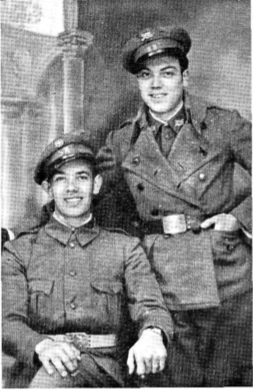 Joan Castelló a la dreta el novembre de 1932