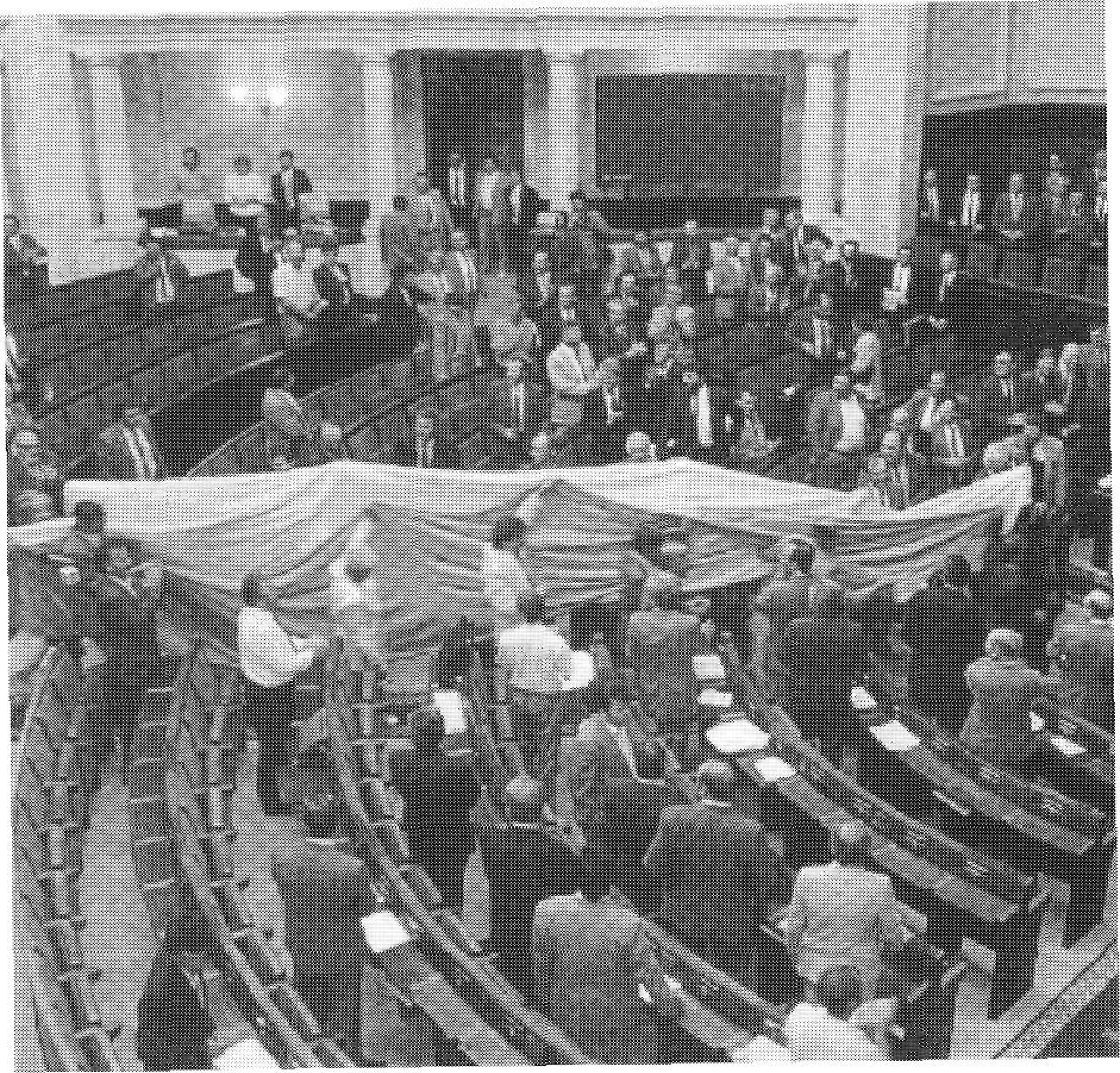 Els diputats entren la bandera d'Ucraïna al parlament el dia de la Declaració d'Independència.