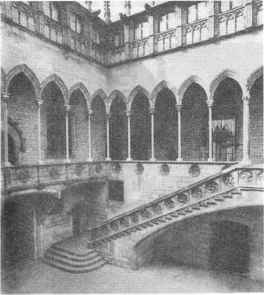 Façana d'edifici gòtic