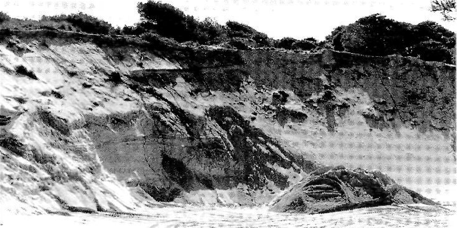 Pedrera de ses Clotades. En la circumnavegació de Formentera, l'arxiduc destaca el paisatge ondulat de les formacions dunars. El conjunt més important és a ses Clotades. Avui com ahir, els recursos de Formentera són posats al servei d'interessos forans i, amb la nova moda de regenerar les platges, aquestes formacions milenàries es perden per sempre més.