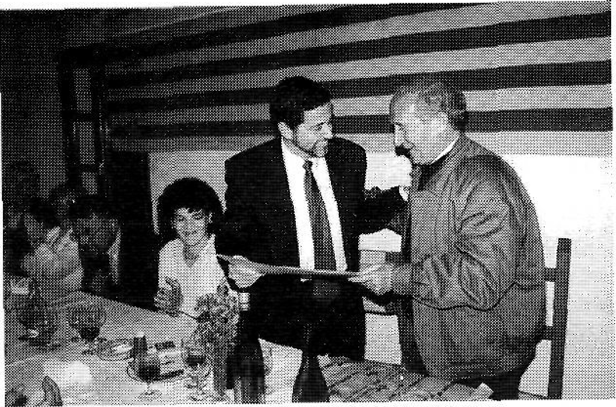 Lliurament d'una de les Mencions d'Honor Sant Jordi 1992