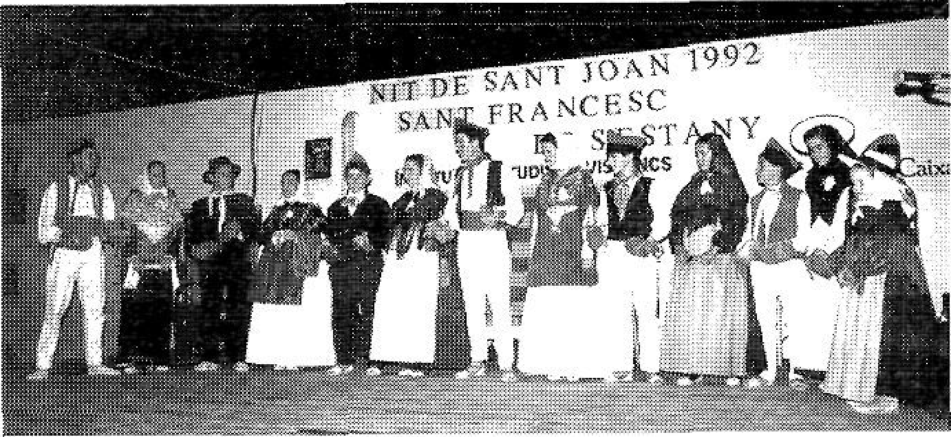 Grup de persones a la Festa de Sant Joan 1992