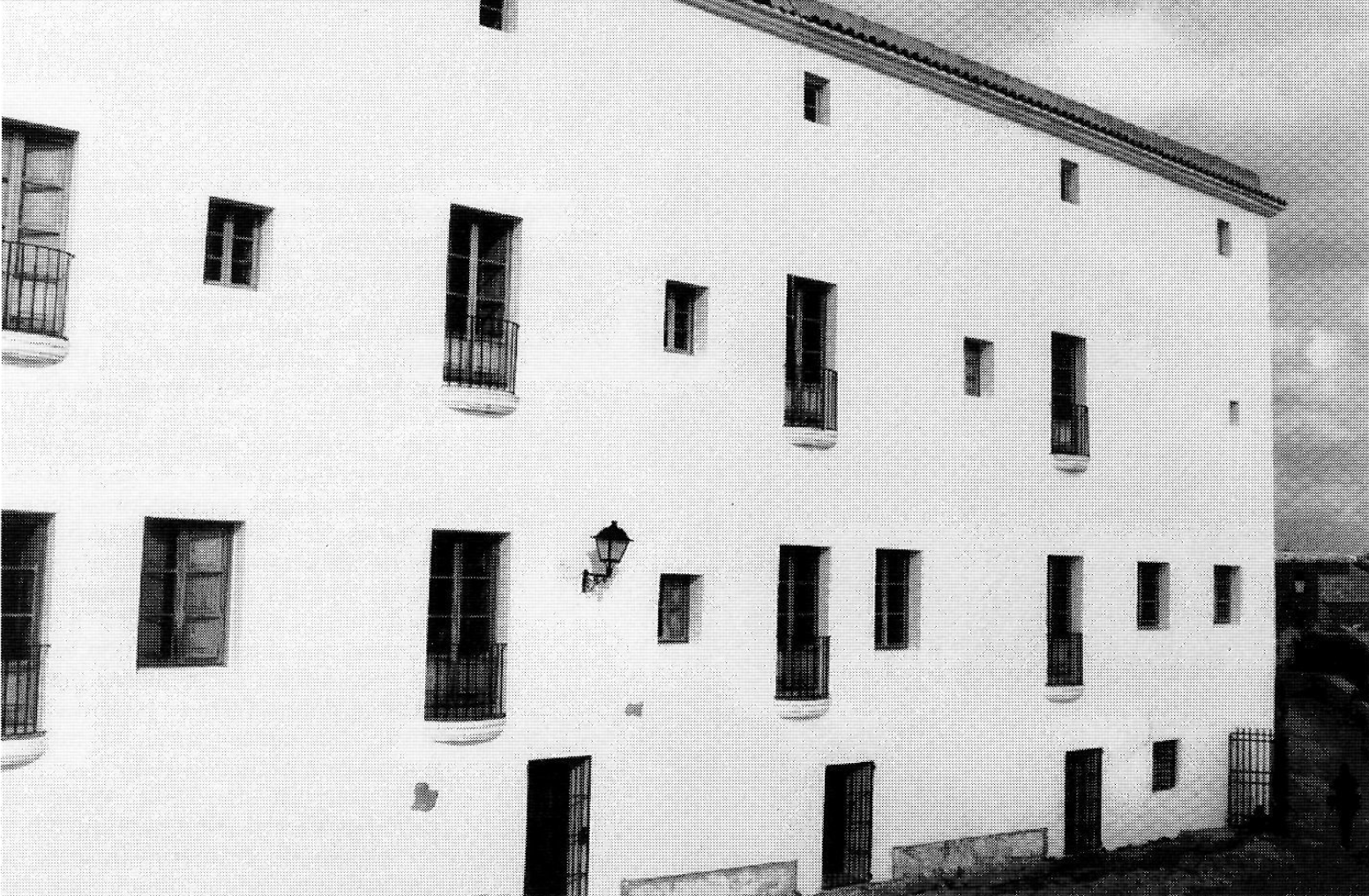 Seminari d'Eivissa. Seu, a la darreria del segle XVII, d'un breu experiment docent dels jesuïtes. Al principi del segle XIX heretà dels dominics el monopoli de l'ensenyament primari i secundari. (Foto: Josep Marí.)