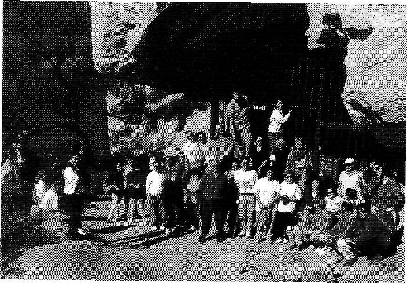 Grup durant l'excursió a les coves