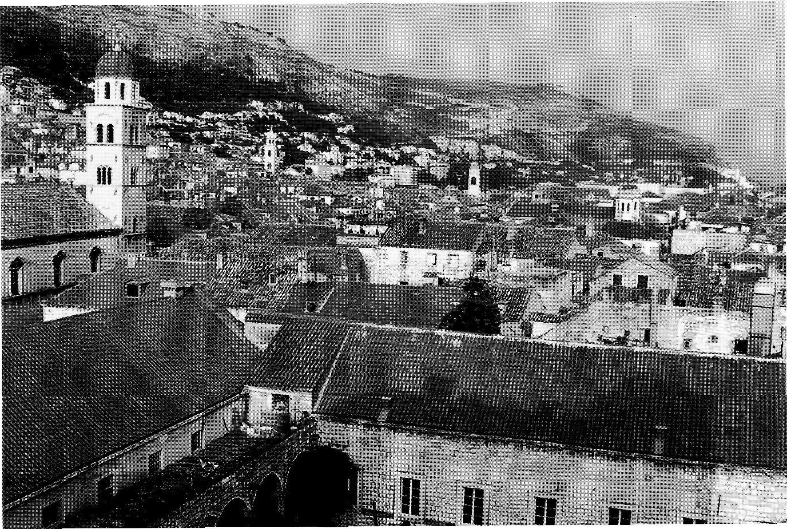 Ragusa: De la murada estant, hom veu un atractiu panorama de teulades vermelles...