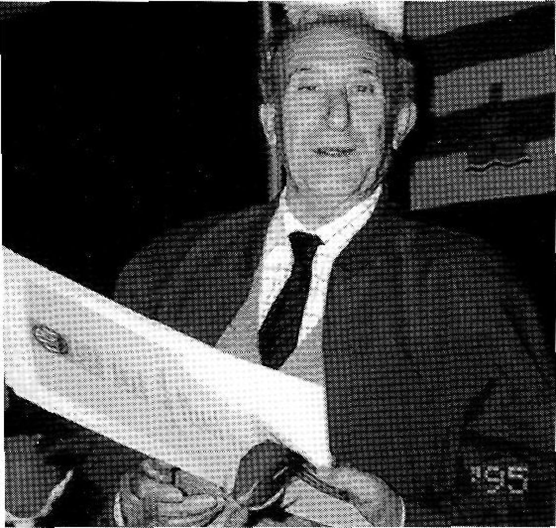 Joan Marí Cardona amb el diploma de la Menció d'Honor Sant Jordi.