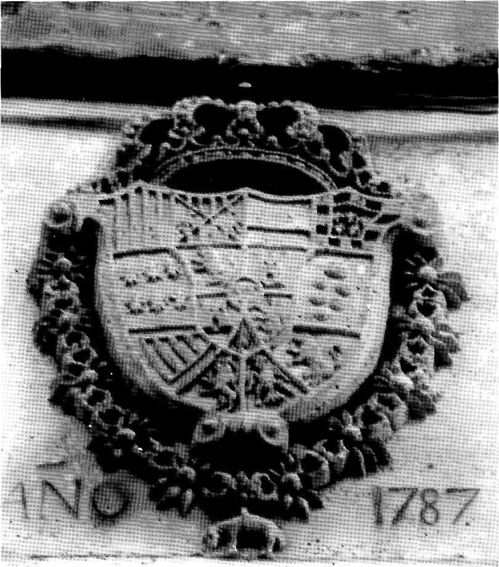 Carles III marcà les pautes que consolidarien un estat jacobí 'a la francesa' a Espanya. Escut del casal de la Reial Hisenda d'Eivissa, al carrer Major. (Foto: Ernest Prats.)