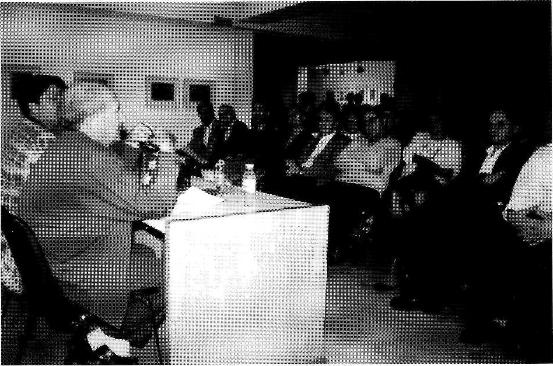 A la dreta, Enric Ribes, acompanyat de Josep A. Prats, durant la seua dissertació; a baix, Joan Marí Cardona, diu la seua conferència sobre el repoblament de Formentera. (Fotos: Vicent Ribas Trull.)
