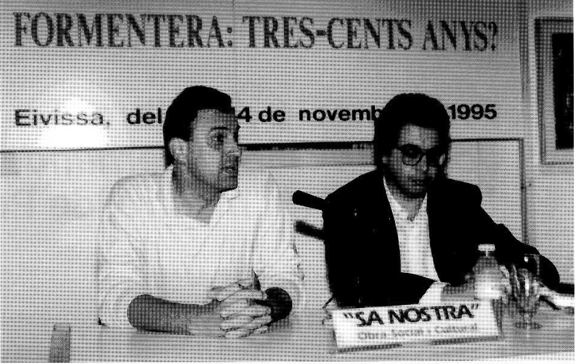 A la dreta, Enric Ribes, acompanyat de Josep A. Prats, durant la seua dissertació; a baix, Joan Marí Cardona, diu la seua conferència sobre el repoblament de Formentera. (Fotos: Vicent Ribas Trull.)