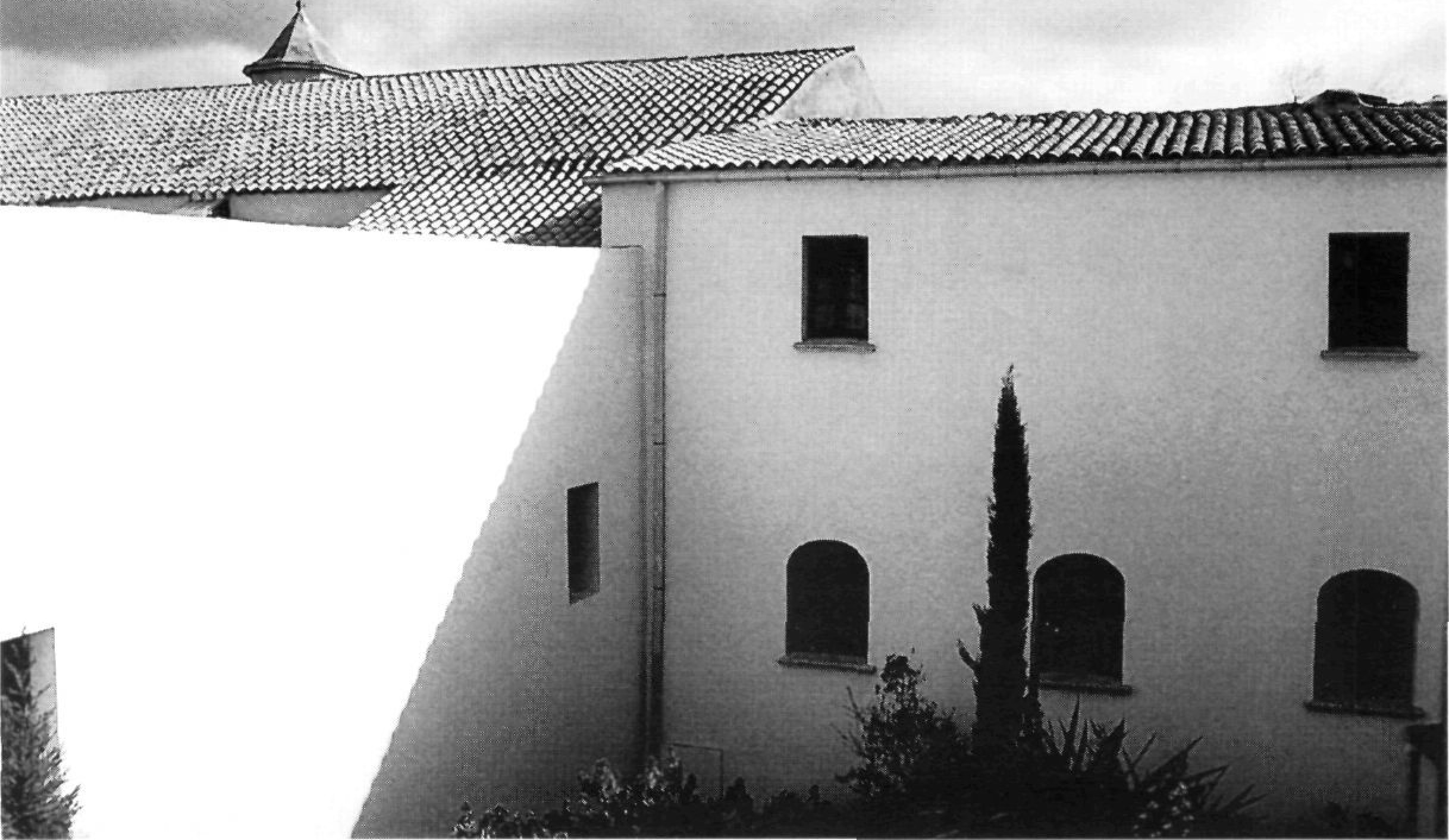 Pati de l'església del convent, on donaven unes finestres de l'institut. (Foto: Felip Cirer.)