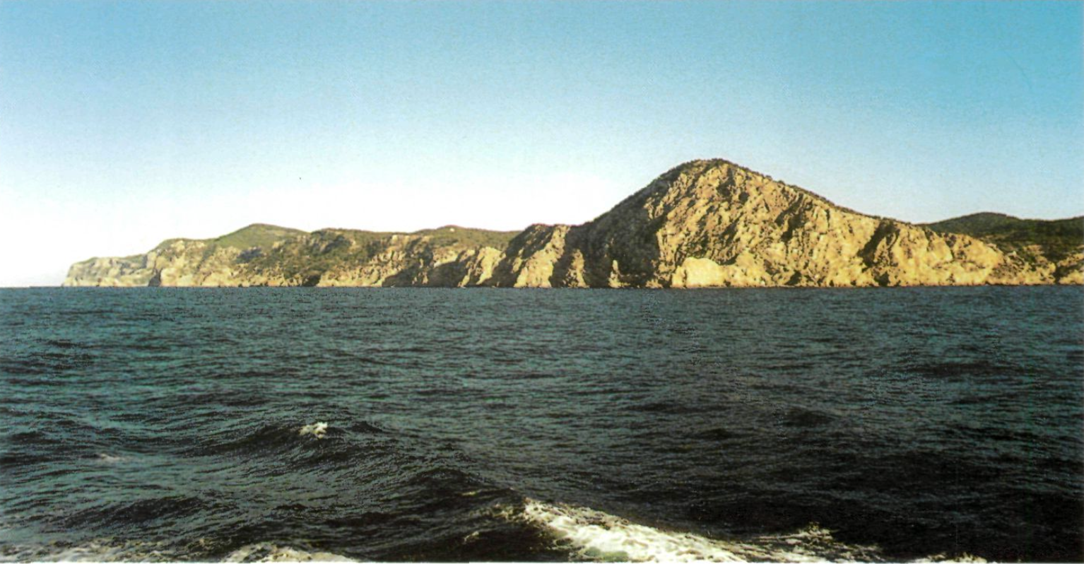 El cap Nunó vist des del mar.
