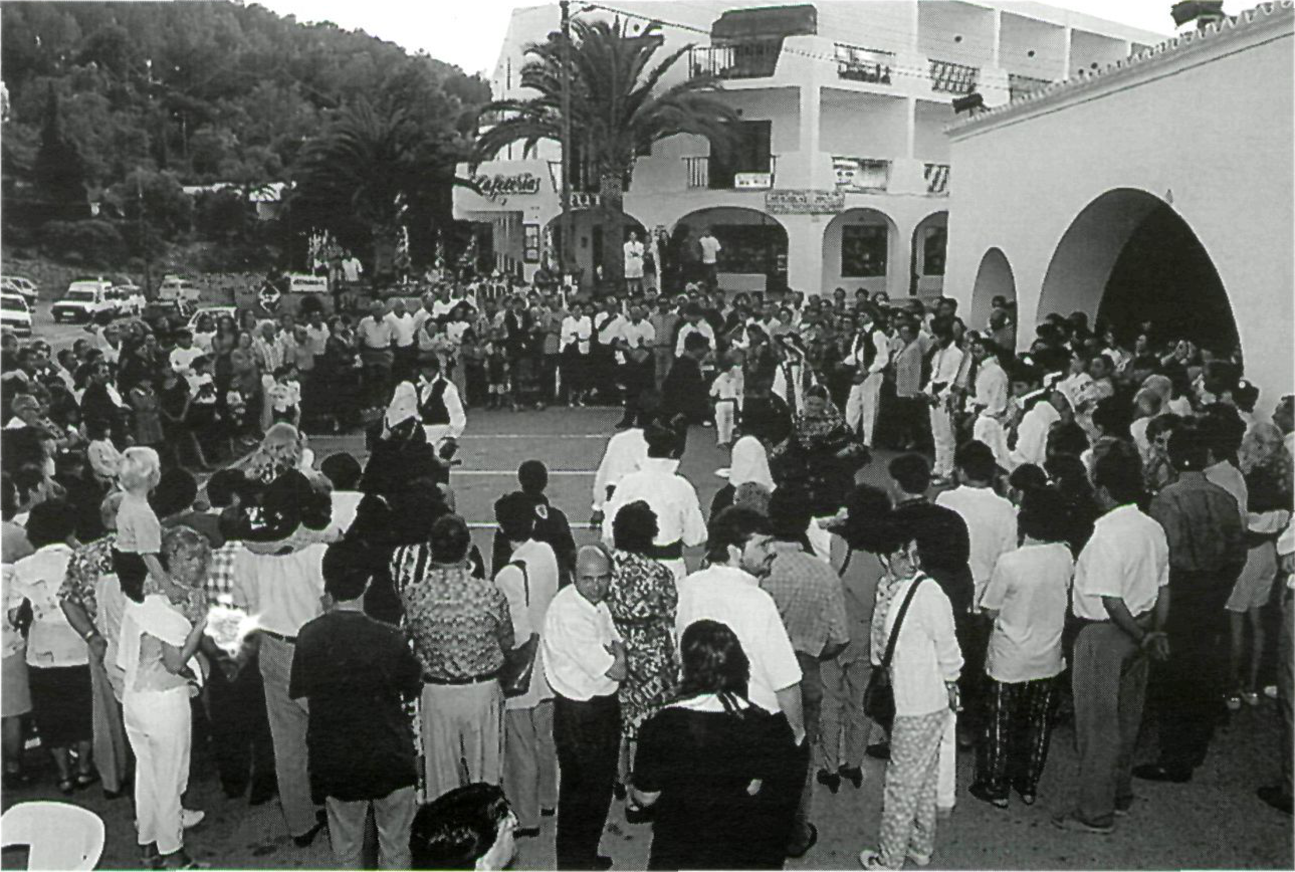 La nit començà amb el ball folklòric a càrrec del grup Aires de sa Talaia. (Foto: Vicent Ribas "Trull".)