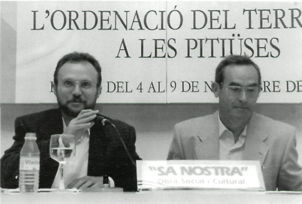 Avel·lí Blasco, acompanyat del president de l'Institut. (Foto: Amparo Fernández.)