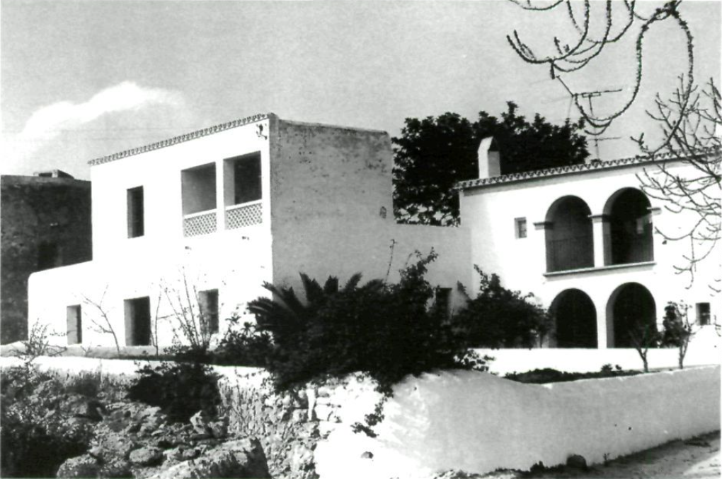 Can Toni Petit, vénda del Port, Sant Miquel de Balansat. A la dreta, la casa vella; a l'esquerra, la nova.