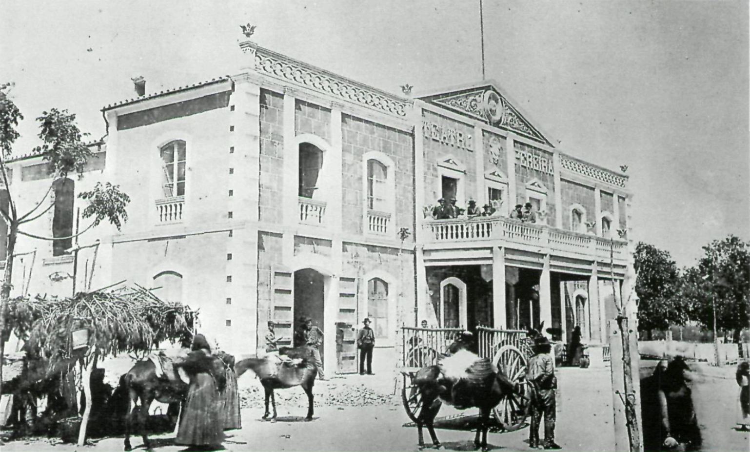 La inaguració del Teatre Pereyra es va fer l'abril de 1899, amb l'obra Juan José del dramaturg Joaquín Dicenta.