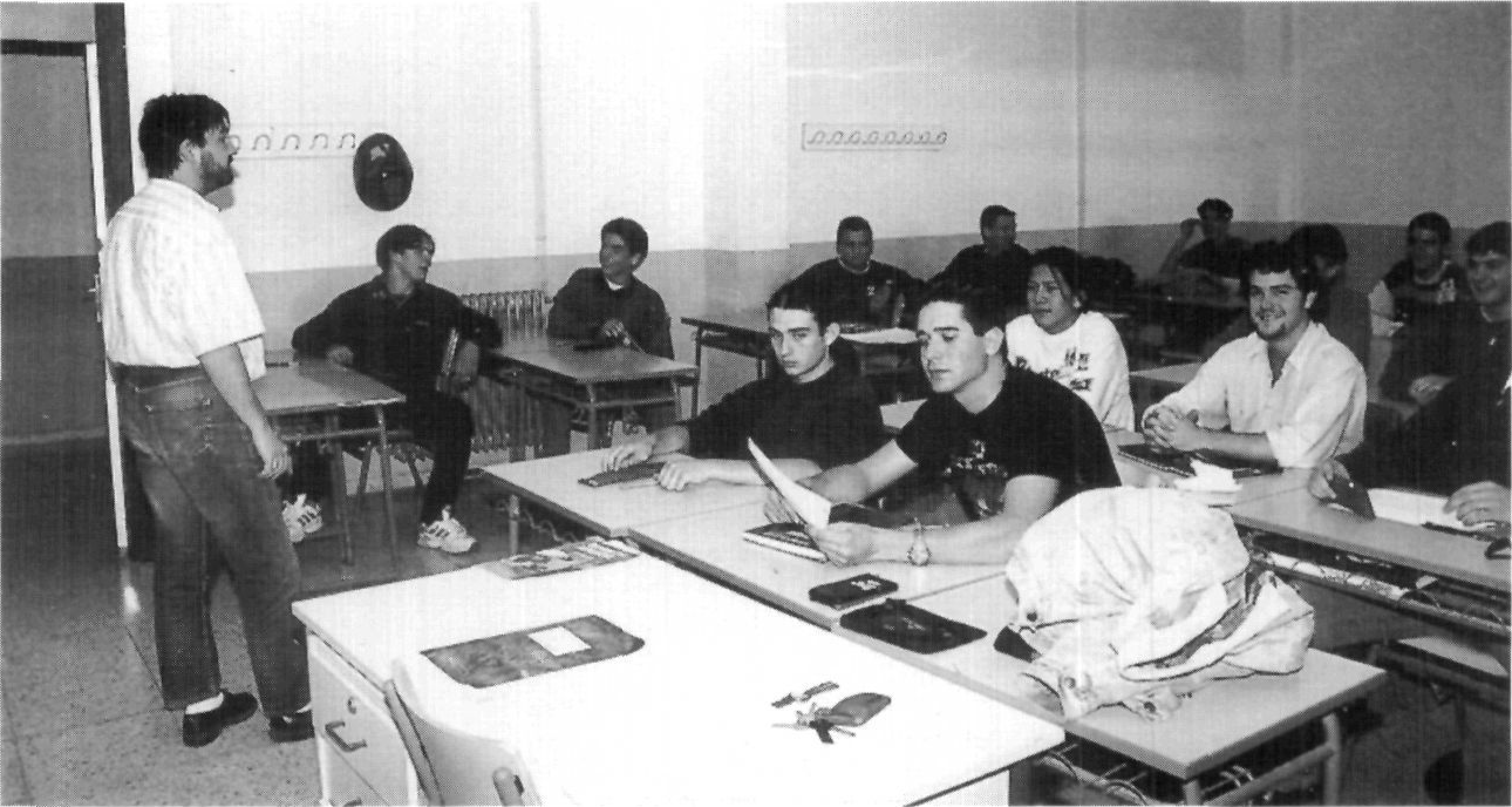 Classe amb alumnes i professor