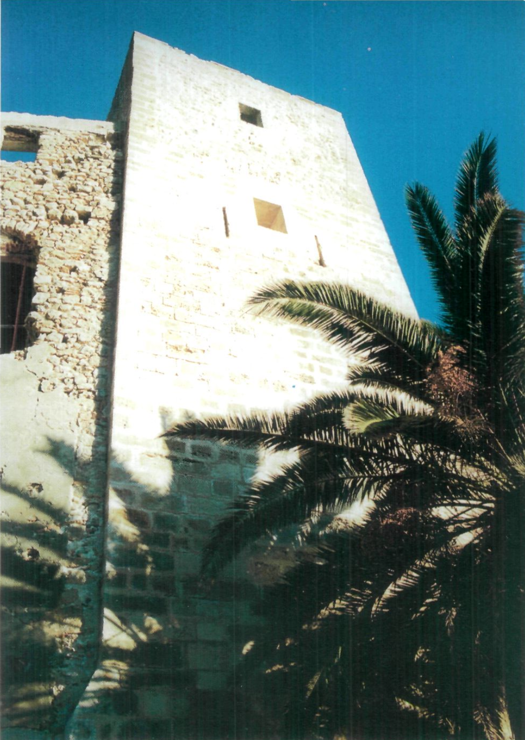 La medieval torre de l'homenatge. (Foto: revista EIVISSA.)