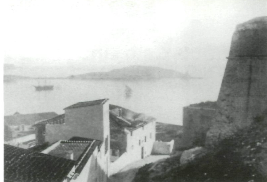 El carrer de Santa Maria, a Dalt Vila: imatge del llibre La ciutat i badia d'Eivissa, d'Antoni Costa Ramon. (Fototeca Pep Costa.)