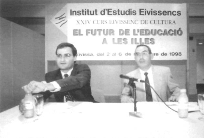 Conseller d'Educació i president de l'Institut d'Estudis Eivissencs a la conferència inaugural