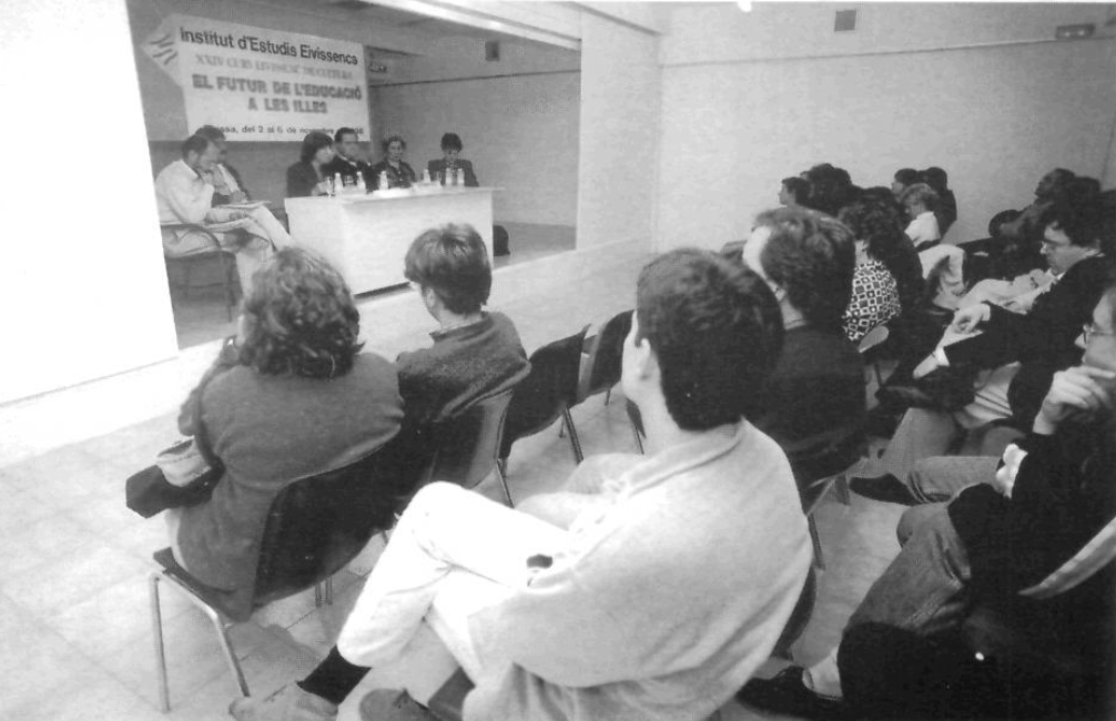 Taula rodona sobre el futur de l'educació a les illes