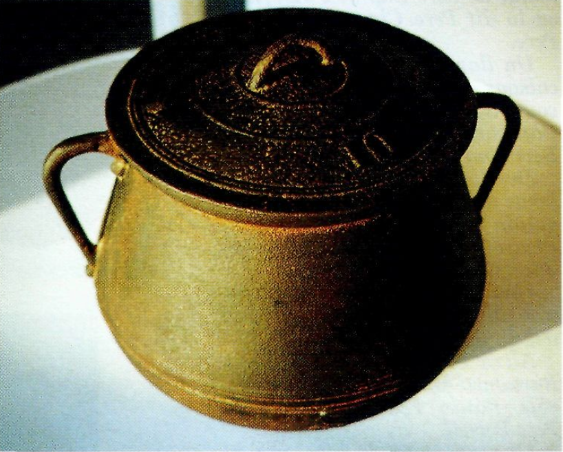Olla de ferro.
