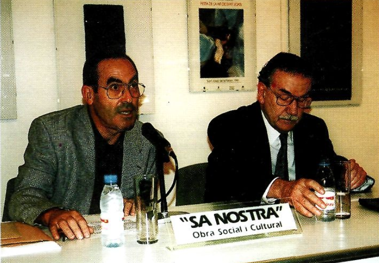 El doctor Joan Vilà Valentí i el president de l'Institut d'Estudis Eivissencs. (Fotos: Vicent Ribas 'Trull'.)