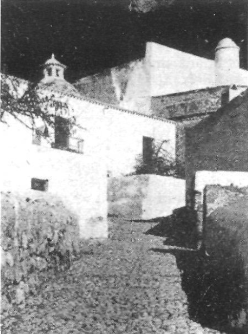 Puig de Missa als anys trenta. (Foto: Ibiza y Formentera, guia de J. Costa Ferrer.)