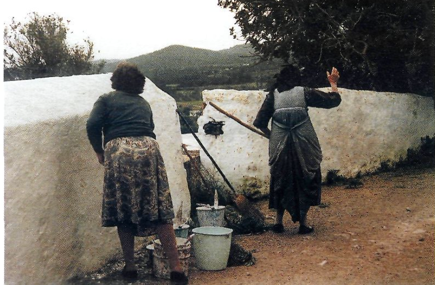 Activitats ancestrals que aguanten els canvis: emblanquinadores.