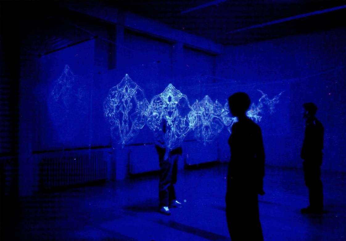 Cross Crop, de Justin van Duurling, a l'exposició Stimuli (1999-2000).