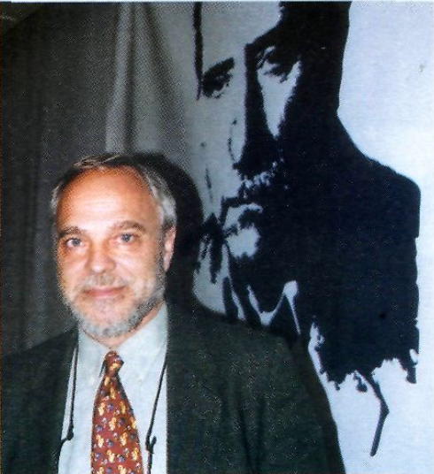 Francesc Parcerisas, actual director de la Institució de les Lletres Catalanes, és un excel·lent coneixedor de l'obra de Villangómez.