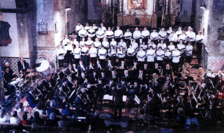 El cor del Conservatori d'Eivissa a la Catedral. (Foto: arxiu Lina Bufí.)