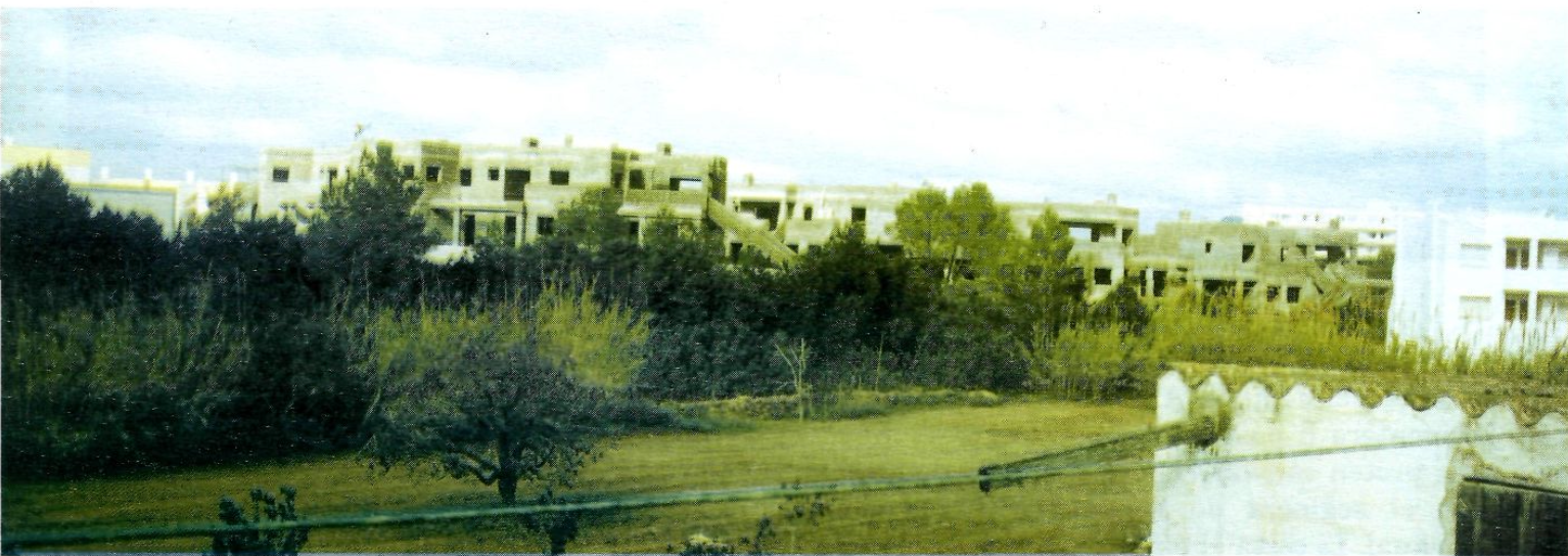Edificis en construcció a la badia de Portmany. (Foto: Vicent Ribas 'Trull'.)