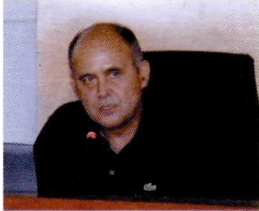 24/9/01. La presentació de la Lletra de Convit 2001, a càrrec del lingüista Isidor Marí, va obrir els actes de l'Any Alcover a les Pitiüses. Marí va recordar, en la seua conferència, la importància de la primera Lletra de Convit, que va redactar Alcover i que va provocar la mobilització de molts sectors de la societat en defensa de la llengua catalana. A la foto, Isidor Marí, a la sala de plens del Consell Insular. (Foto: Moisés Copa - Diario de Ibiza.)