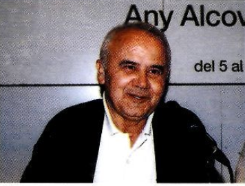 7/11/01. L'arquitecte Joan Prats Bonet, bon coneixedor de la història de les Pitiüses a l'època que Alcover les va visitar, va establir un panorama històric de l'Eivissa que va trobar-se el canonge, a la conferència titulada L'Eivissa que va conèixer Mn. Alcover. (Foto: Vicent Ribas 'Trull'.)