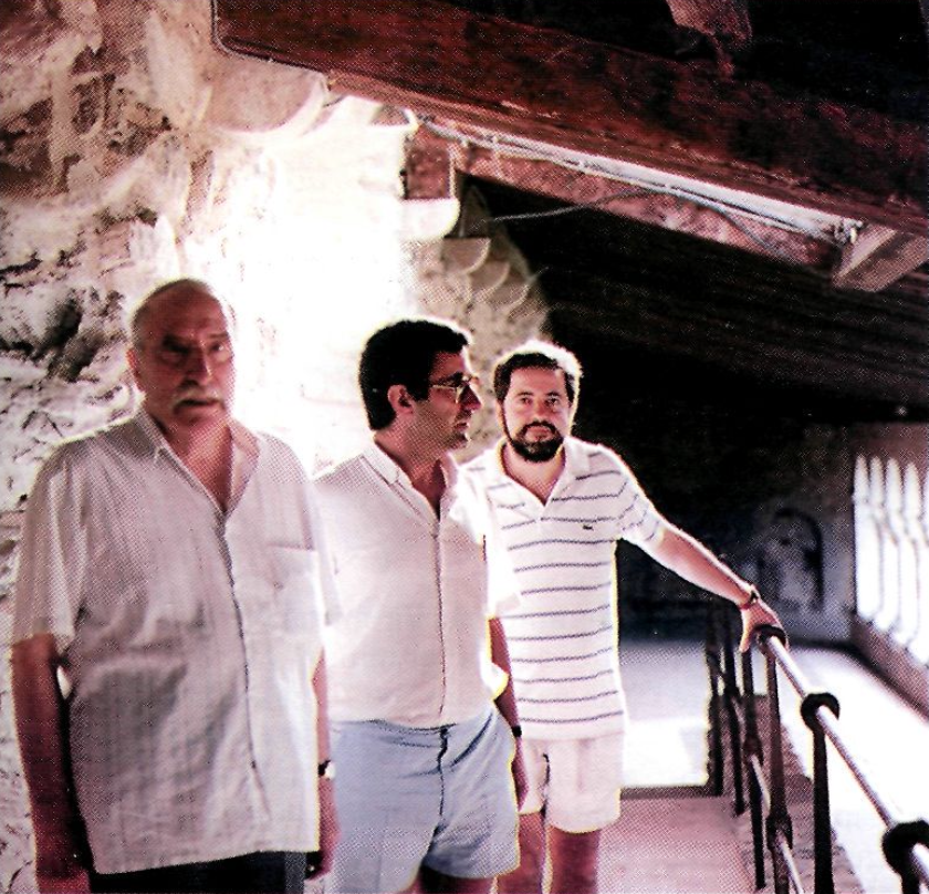 Fotografia de tres homes