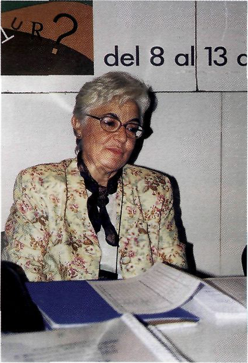 Catedràtica de geografia i història, professora de la UNED i membre de l'Associació de Geògrafs Espanyols