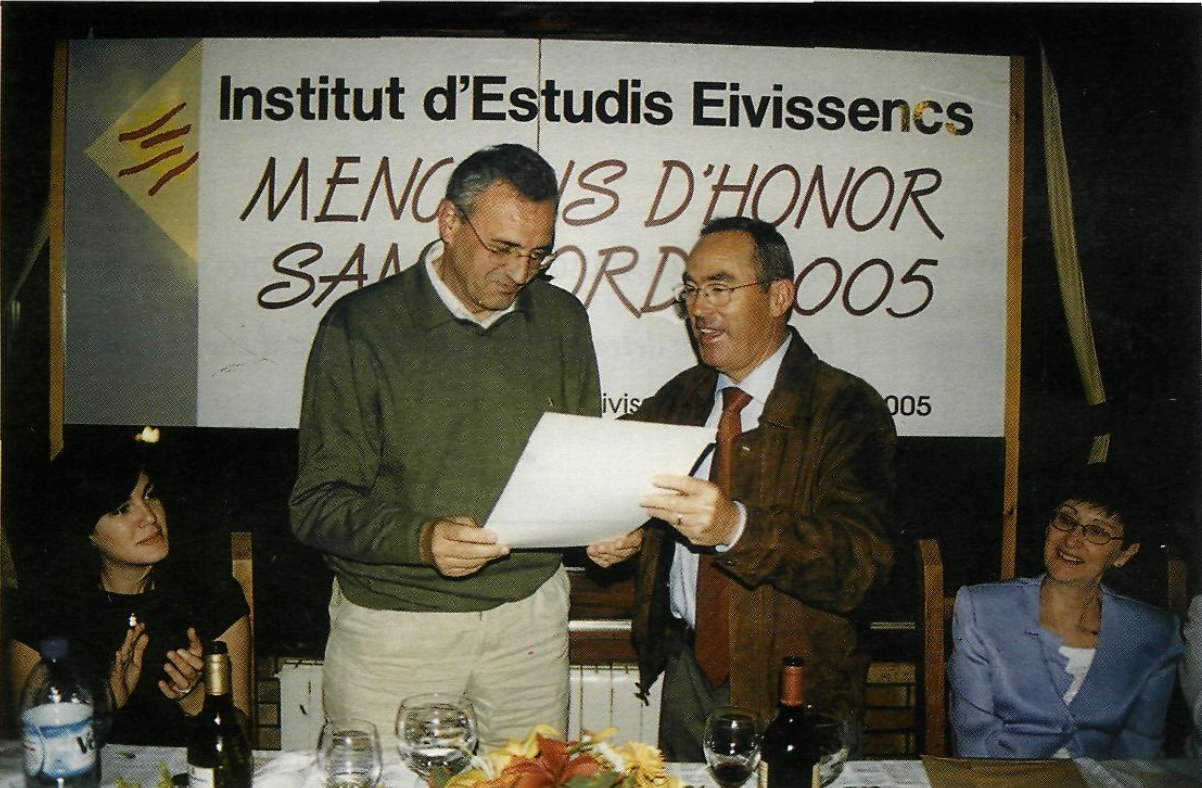 Lliurament de la Menció d'Honor Sant Jordi 2005 a Enric Ribes i Marí
