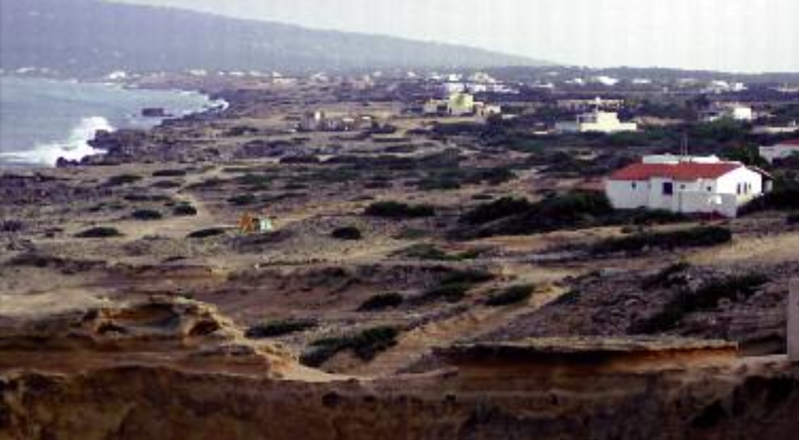 La continuïtat de l'edificació és habitual i provoca la pèrdua de les característiques rurals del medi.