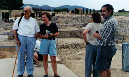 A baix, Empúries, 1996 (fotos: Joan Josep Guasch).