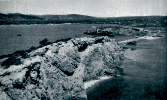 Vista del destructor des de s'Illa Grossa i concentració de vaixells al port