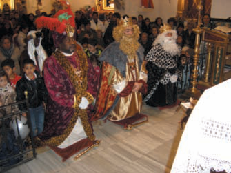 Cavalcada del Reis Mags de 2012. Adoració a l'església de Portmany (fotos: Marià Torres).