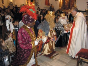 Cavalcada del Reis Mags de 2012. Adoració a l'església de Portmany (fotos: Marià Torres).