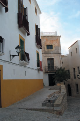 En la imatge, exterior de les dependències de l'Arxiu Històric de la Pabordia d'Eivissa (fotografia: Felip Cirer).