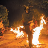 Imatge de la festa de Sant Joan amb foc