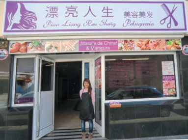 Perruqueria Piaoliang Rensheng regentada per xinesos a Eivissa