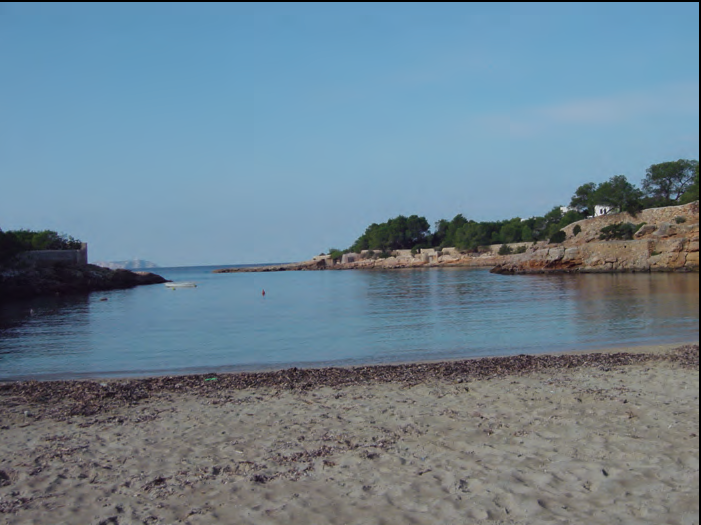 Cala Gració, a la costa de Sant Antoni de Portmany (fotografia: Enric Ribes).